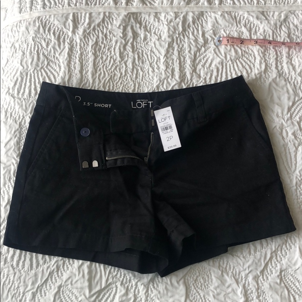 Loft Black 3.5” Short